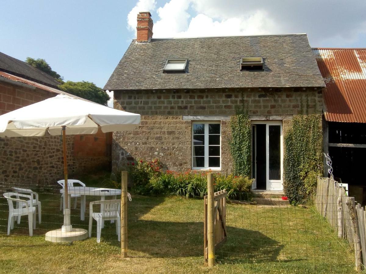Le Domaine Villa Saint-Symphorien-des-Monts Kültér fotó