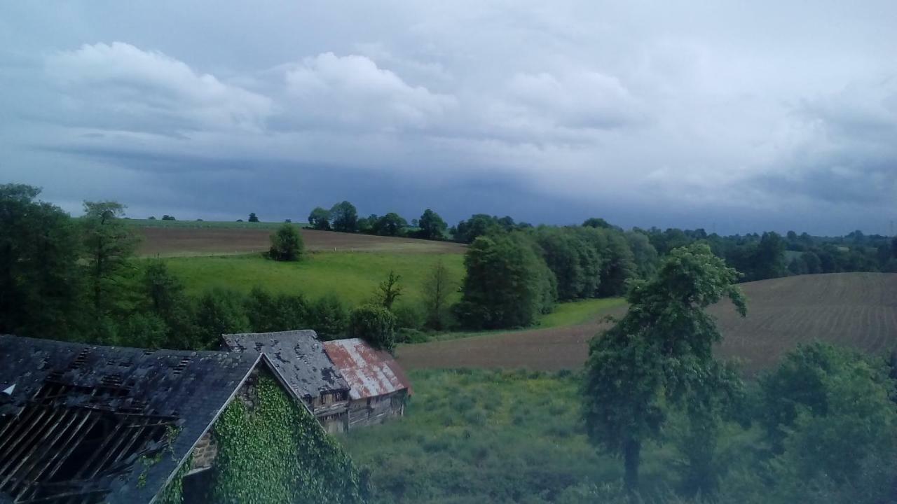 Le Domaine Villa Saint-Symphorien-des-Monts Kültér fotó