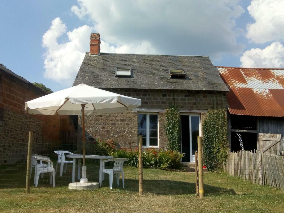 Le Domaine Villa Saint-Symphorien-des-Monts Kültér fotó